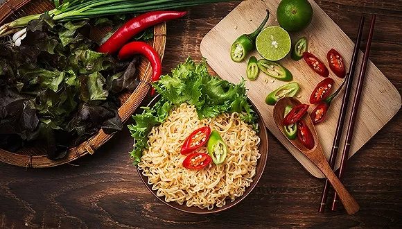 日清在港上市，將用高端方便面拓展中國(guó)內(nèi)地市場(chǎng)